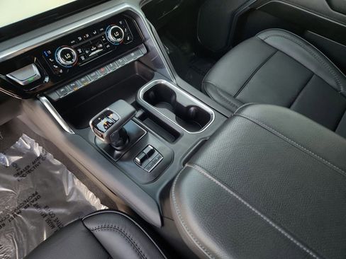 Used 2024 GMC Sierra 1500 Denali AWD/4WD image 13