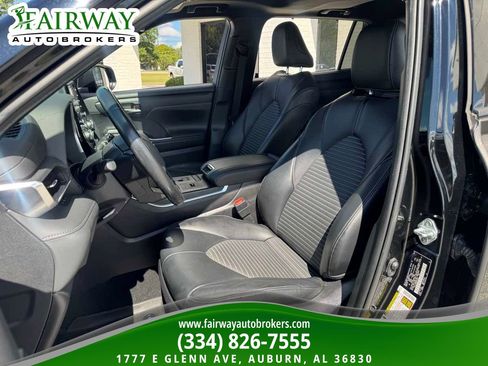 Used 2021 Toyota Highlander XSE FWD image 10