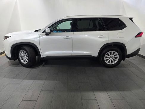 Used 2024 Toyota Grand Highlander AWD image 2