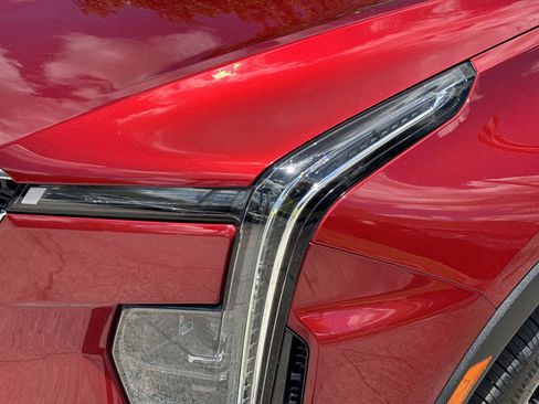 Certified 2025 Cadillac XT4 Premium Luxury FWD image 9