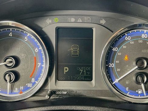 Used 2018 Toyota Corolla LE FWD image 12