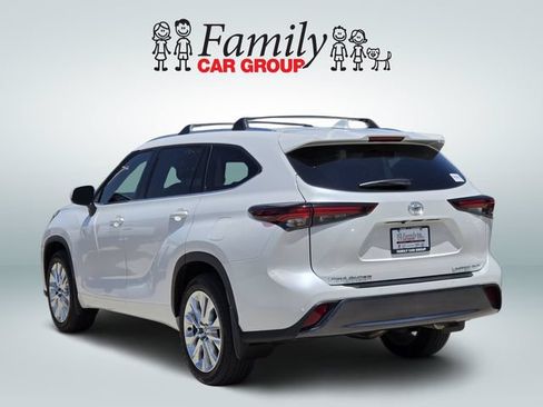 Used 2026 Toyota Highlander Limited AWD/4WD image 3