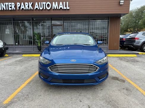 Used 2018 Ford Fusion SE FWD image 2