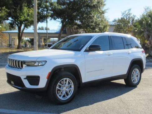 New 2025 Jeep Grand Cherokee Laredo image 3