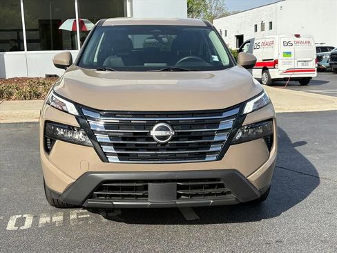 Used 2024 Nissan Rogue SV AWD/4WD image 4