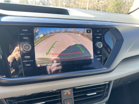 Used 2023 Volkswagen Taos SE w/ Panoramic Sunroof Package image 23