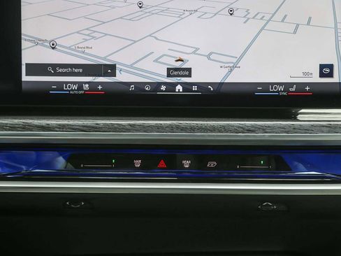 Used 2025 BMW 760i xDrive w/ Luxury Rear Seating Package image 10