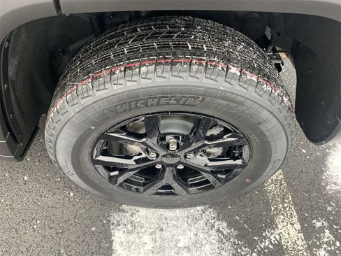 New 2026 Jeep Grand Cherokee Laredo image 10