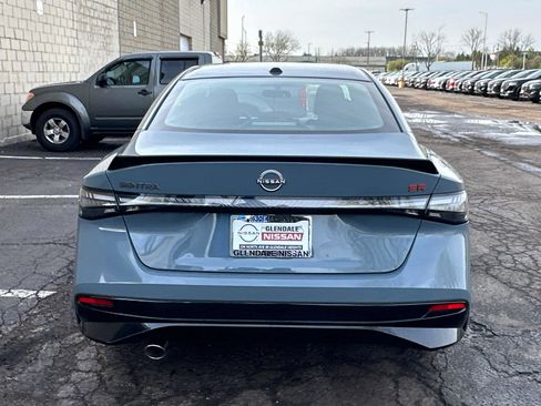 New 2026 Nissan Sentra SR w/ Floor Mat Package FWD image 5