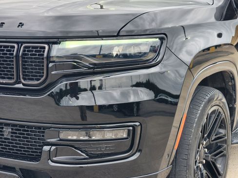 Used 2023 Jeep Wagoneer Series II AWD/4WD image 10