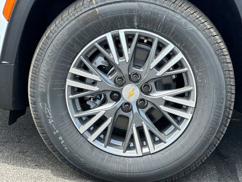 New 2025 Chevrolet Traverse LT w/ Enhanced Driving Package FWD image 35
