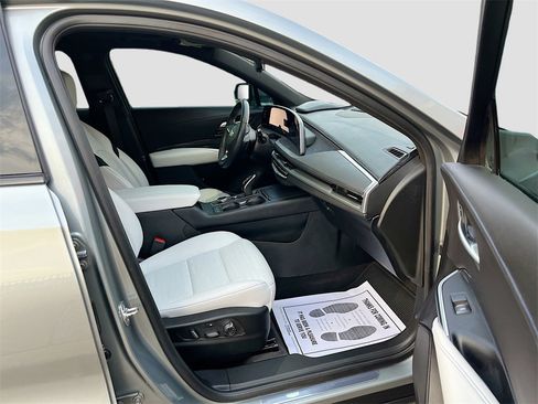 Used 2025 Cadillac XT4 Sport image 28