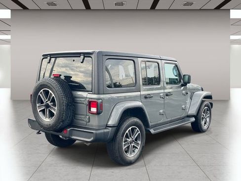 Used 2023 Jeep Wrangler Unlimited Sahara AWD/4WD image 3