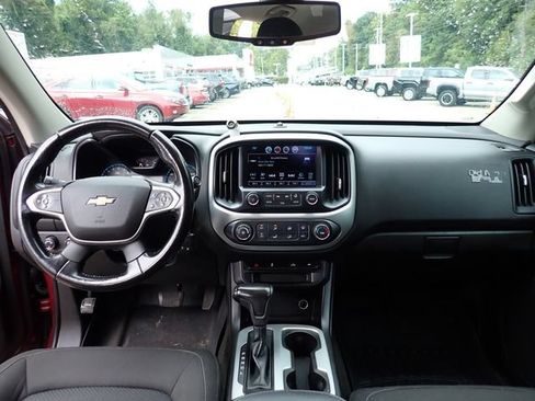 Used 2017 Chevrolet Colorado LT AWD/4WD image 12