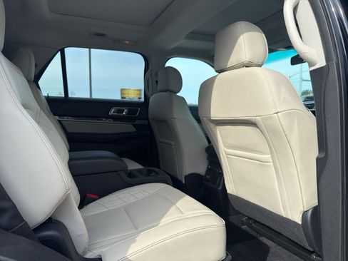 Used 2016 Ford Explorer Platinum AWD/4WD image 18