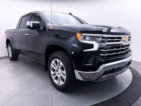 Used 2023 Chevrolet Silverado 1500 LTZ w/ LTZ Premium Package AWD/4WD image 12