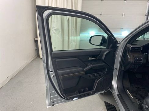 Used 2025 Toyota Tacoma Limited AWD/4WD image 27