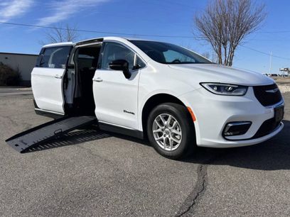 Used 2022 Chrysler Voyager LX