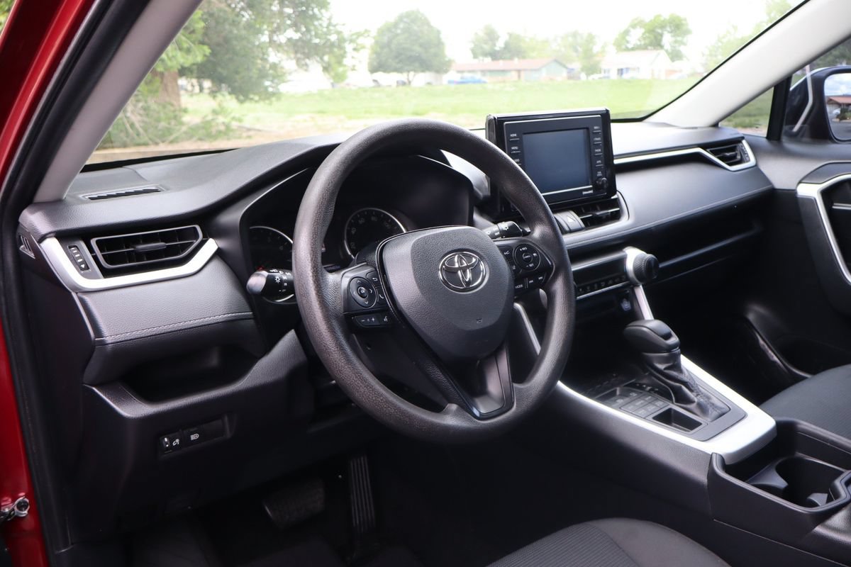 Used 2021 Toyota RAV4 LE w/ Carpet Mat Package (TMS) AWD/4WD image 15