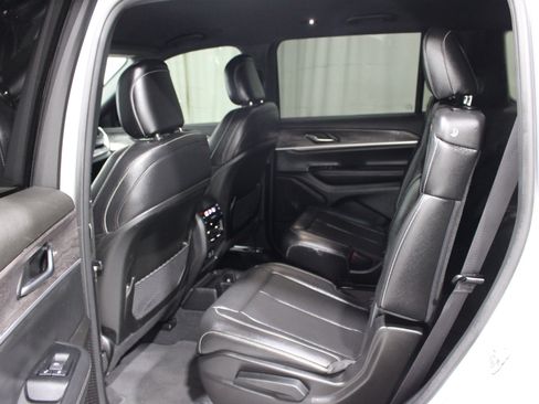 Used 2024 Jeep Grand Cherokee L Limited w/ Black Appearance Package AWD/4WD image 23