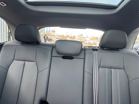 Used 2025 Audi Q5 Premium w/ Convenience Package image 23