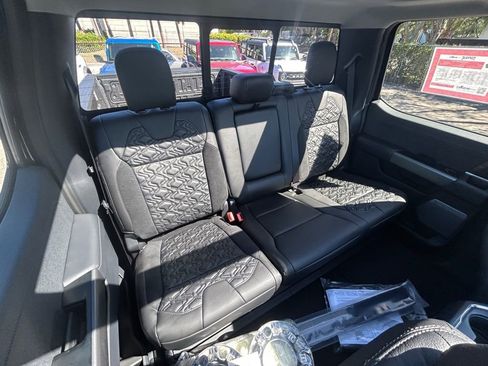 New 2026 Ford F250 Lariat w/ Black Appearance Package image 34