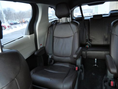 Certified 2023 Toyota Sienna Platinum image 13