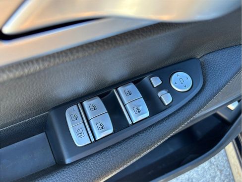Used 2019 BMW 740i w/ M Sport Package image 22