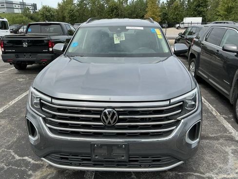 Used 2025 Volkswagen Atlas SE AWD/4WD image 3