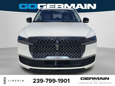 New 2025 Lincoln Navigator L Reserve image 3