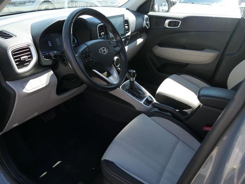 Used 2023 Hyundai Venue SEL FWD image 11