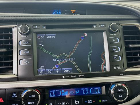 Used 2019 Toyota Highlander XLE image 22