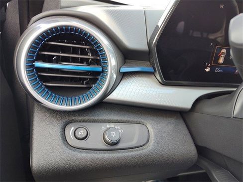 Used 2025 Chevrolet Trax LT w/ Driver Confidence Package image 15