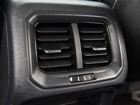 Used 2023 Volkswagen Taos SE w/ Panoramic Sunroof Package image 24