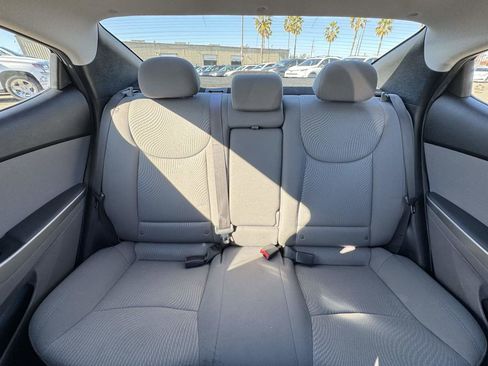 Used 2014 Hyundai Elantra SE image 32