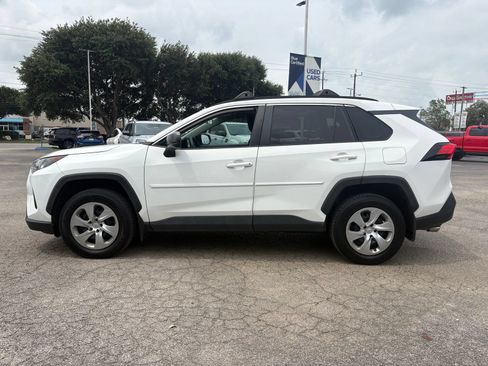 Used 2020 Toyota RAV4 LE w/ Carpet Mat Package AWD/4WD image 4