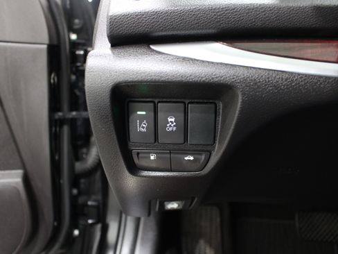 Used 2015 Acura TLX w/ Technology Package FWD image 9