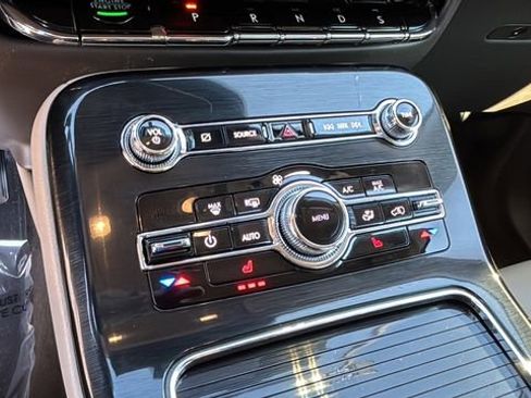 Used 2023 Lincoln Nautilus Standard w/ Premium Package image 30