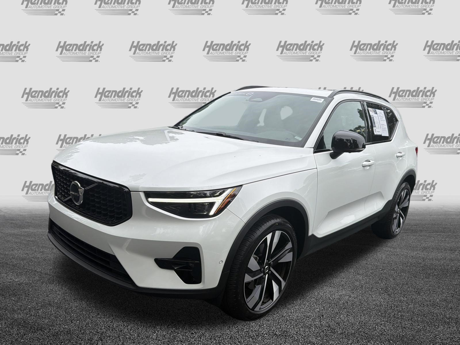 Certified 2024 Volvo XC40 B5 Plus AWD/4WD image 5