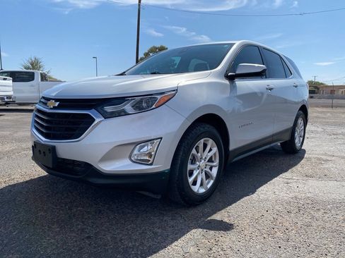 Used 2020 Chevrolet Equinox LT w/ Driver Convenience Package FWD image 2