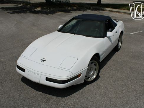 Used 1991 Chevrolet Corvette Convertible image 11