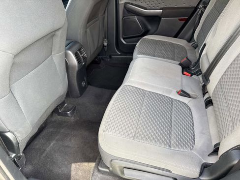 Used 2020 Ford Escape SE image 10