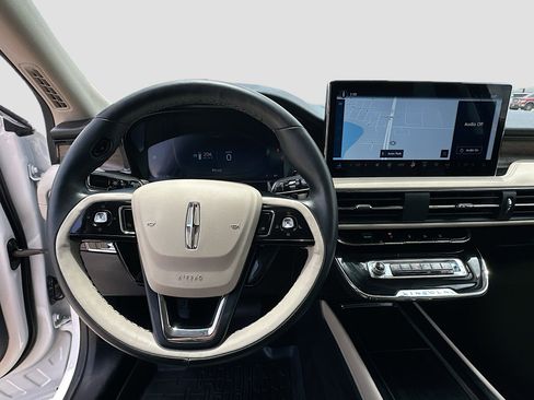 Used 2025 Lincoln Corsair Reserve FWD image 11