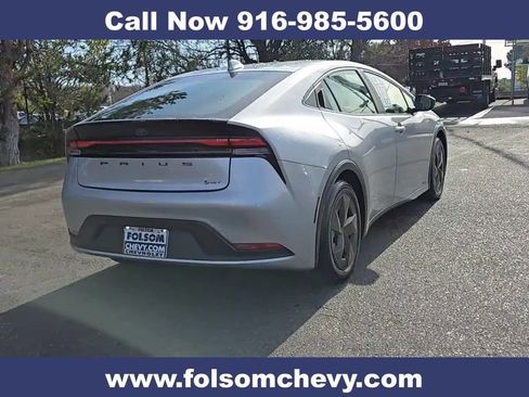 Used 2025 Toyota Prius LE image 10