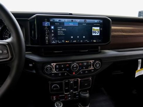 Used 2025 Jeep Gladiator Rubicon w/ Safety Group AWD/4WD image 68