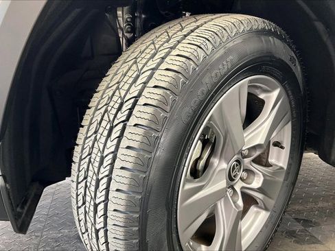 Used 2022 Toyota RAV4 XLE image 33