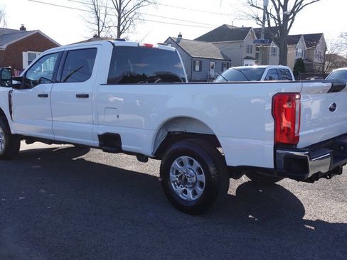 Used 2023 Ford F250 XLT AWD/4WD image 3