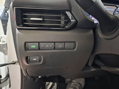 Used 2023 Nissan Sentra SV FWD image 30