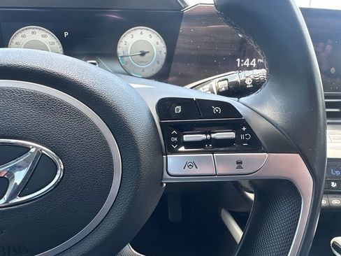 Used 2021 Hyundai Elantra Limited FWD image 18