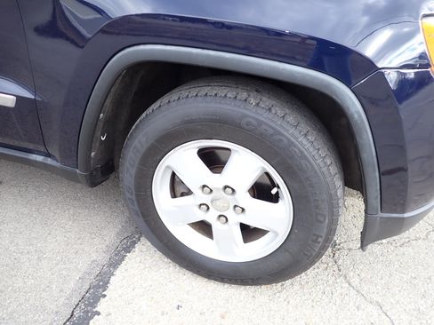 Used 2012 Jeep Grand Cherokee Laredo w/ Laredo E Group image 11